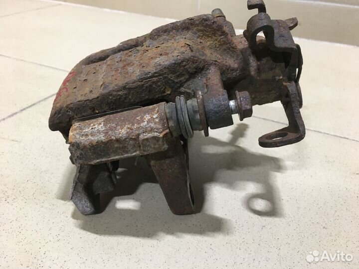 Суппорт задний левый Transporter T5 2003-2015