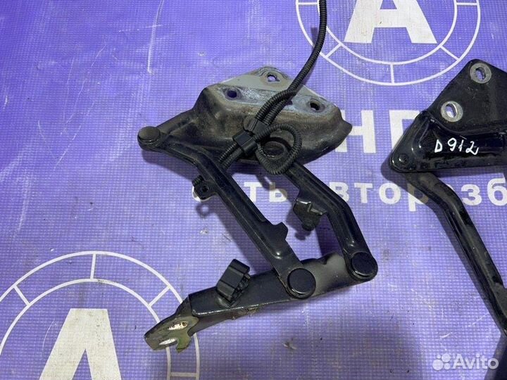 Петли капота Volkswagen Touareg 7L 2 2006