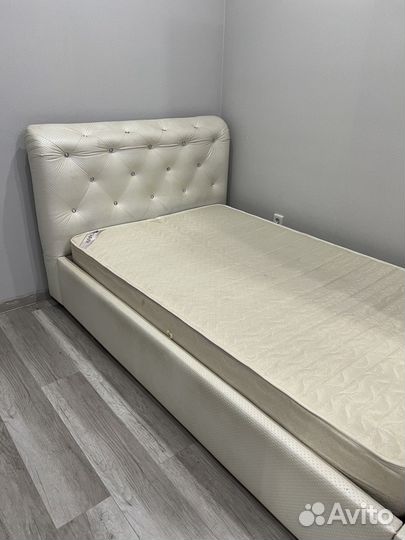 Кровать 140х200 с матрасом бу