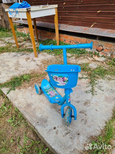 Самокат трехколесный