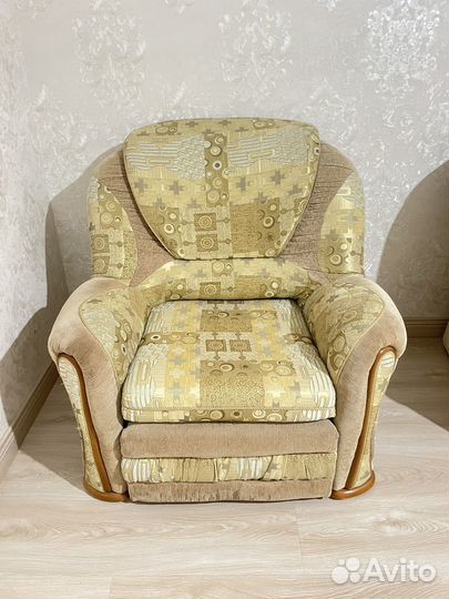 Диван с двумя креслами