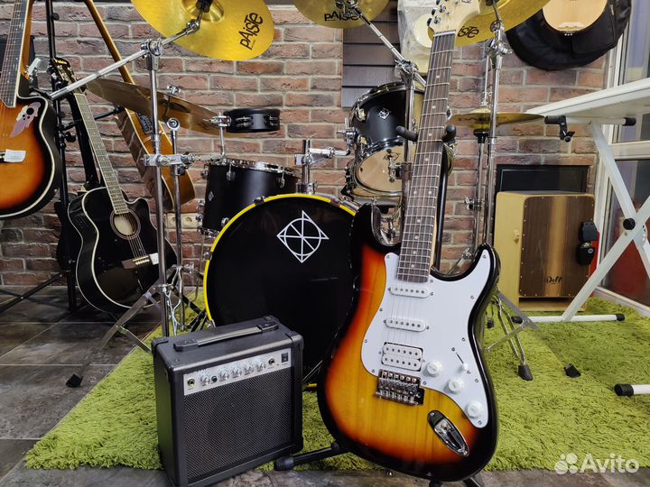 Комплект Электрогитара И мощный Кобмик 20 Ватт