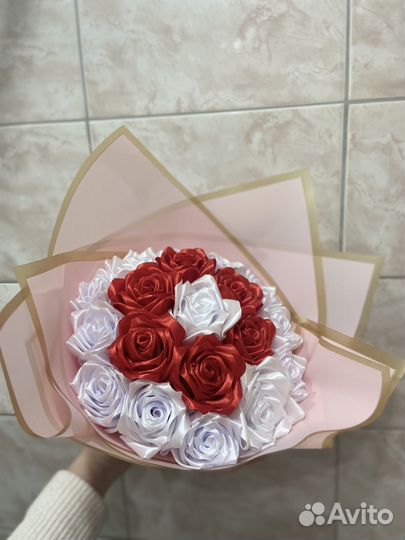 Букет из атласных роз