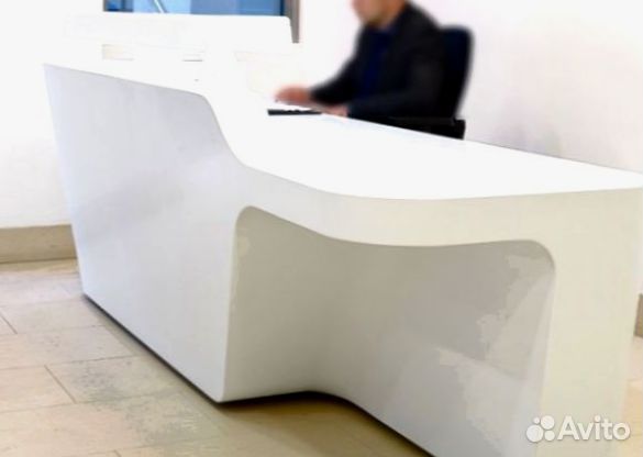 Барная стойка для приемной кварцевого агломерата