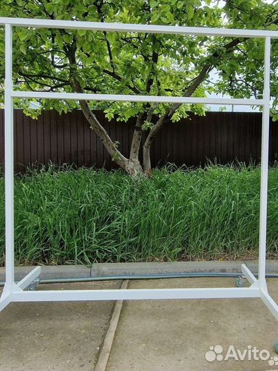 Вешало напольное для одежды