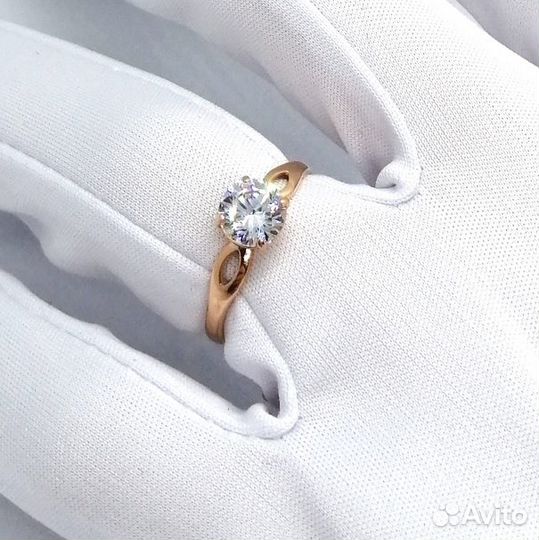 Золотое кольцо с камнем 16,5р
