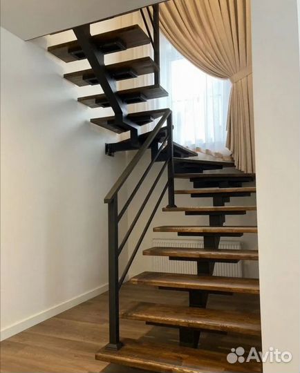 Лестница на металлокаркасе.Монокосоур