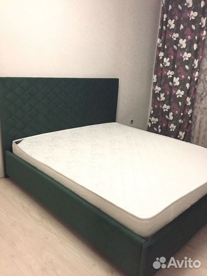 Кровать интерьерная
