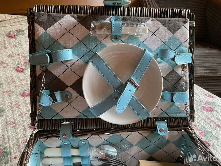 Корзина для пикника с посудой