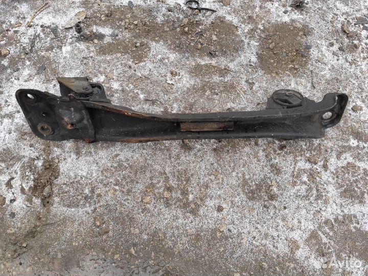 Балка подвески передняя Nissan Almera N16
