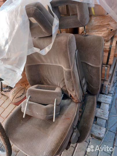 Передние сиденья Opel