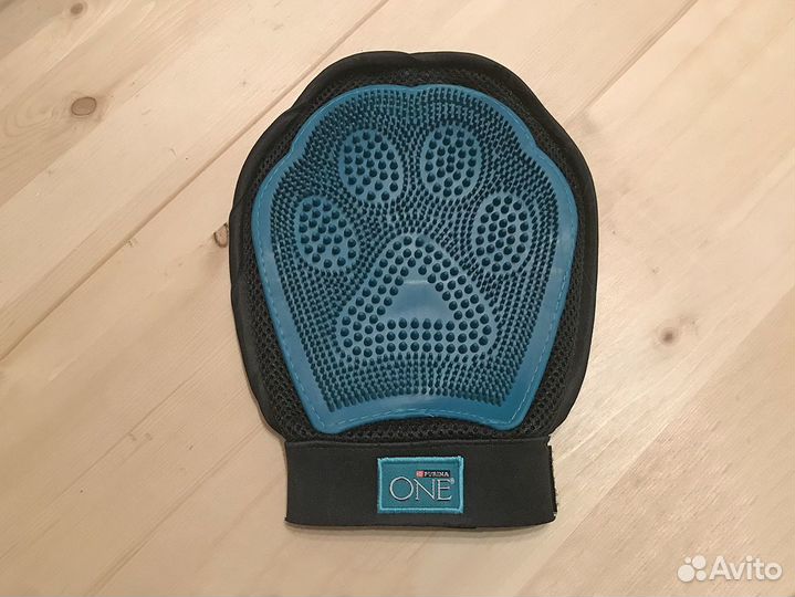 Рукавица Purina для вычёсывания шерсти