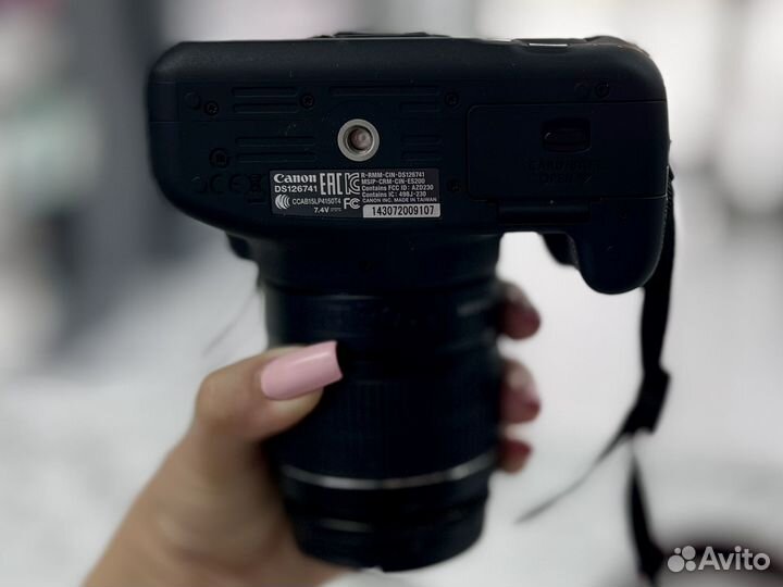 Зеркальный фотоаппарат canon eos 2000d