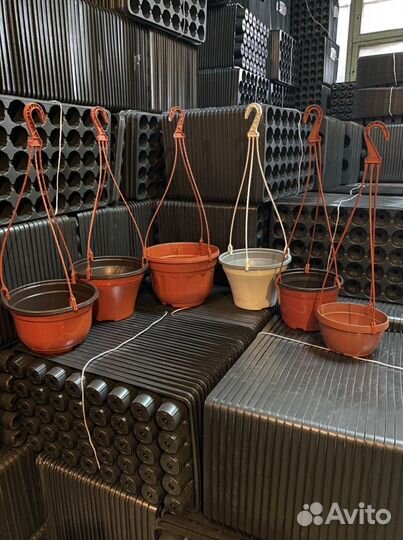 Кашпо для цветов подвесное