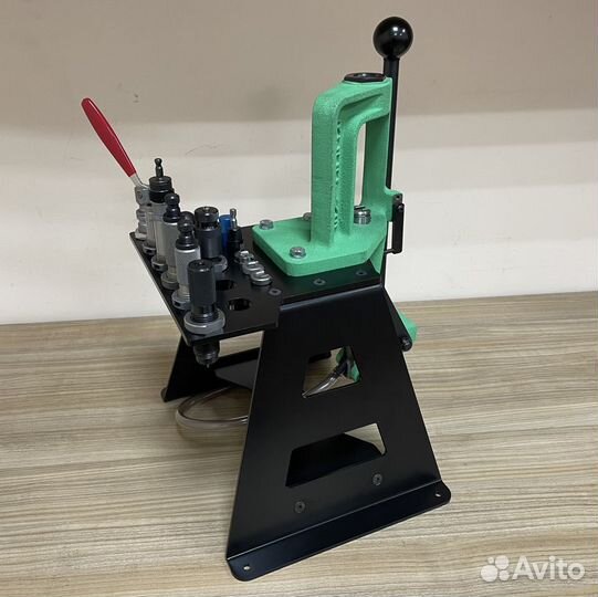 Подставка/станина под резьбовые прессы для релоада
