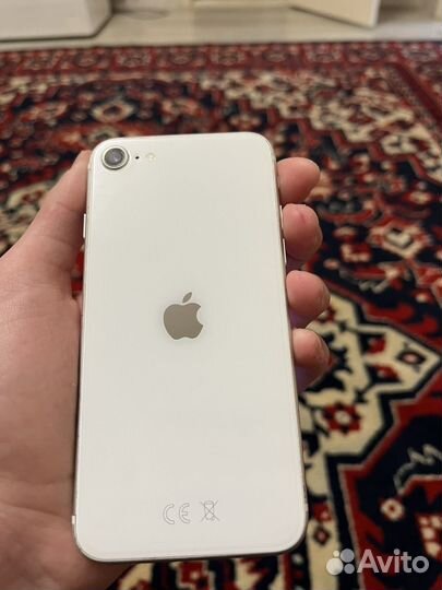 iPhone SE, 64 ГБ