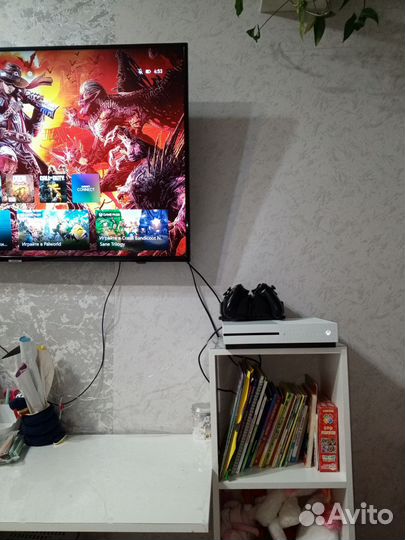 Xbox one s 1tb С подпиской