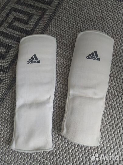 Шлем, накладки для рук, ног