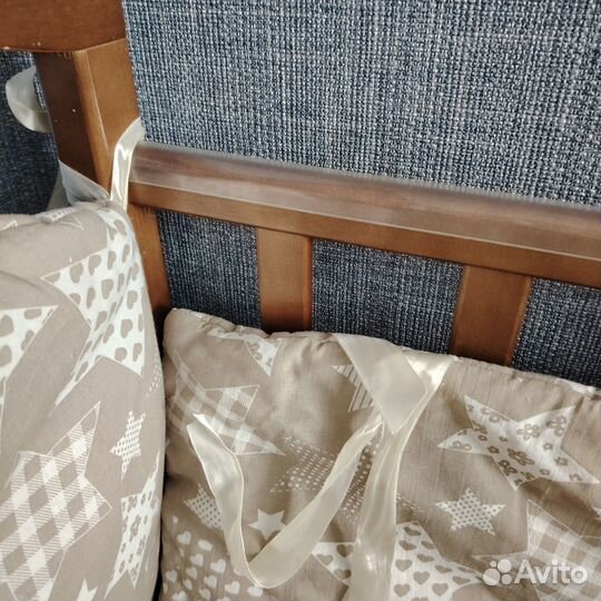 Кроватка для новорожденных с маятником