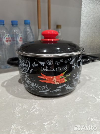 Кастрюля с крышкой черная эмалированная