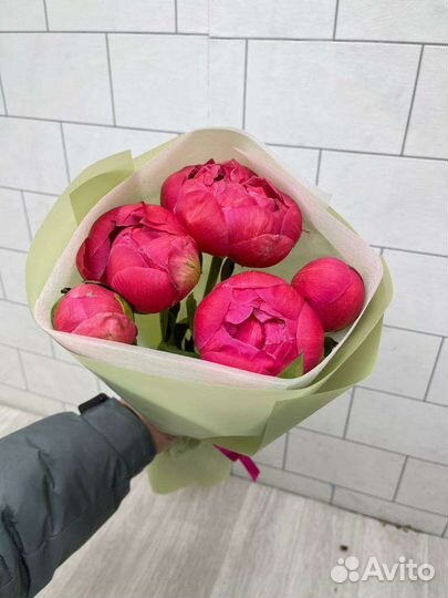 Букеты цветы розы пионы