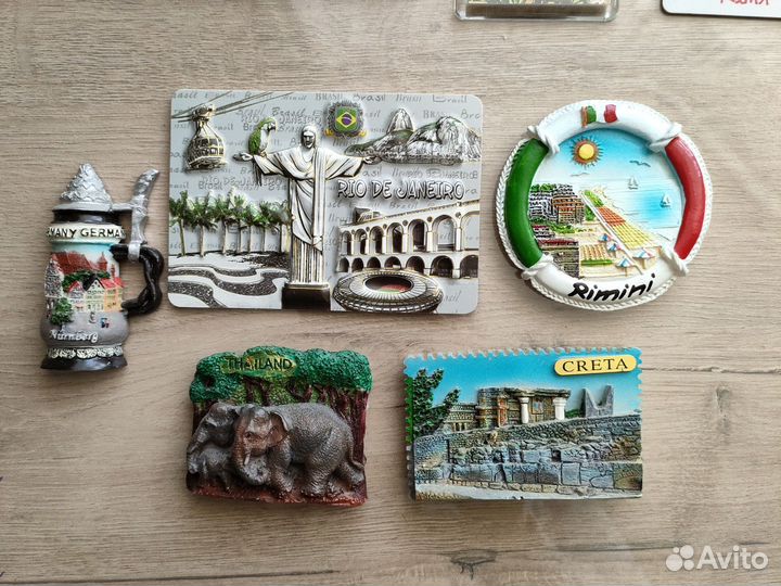 Магниты на холодильник из разных стран и городов