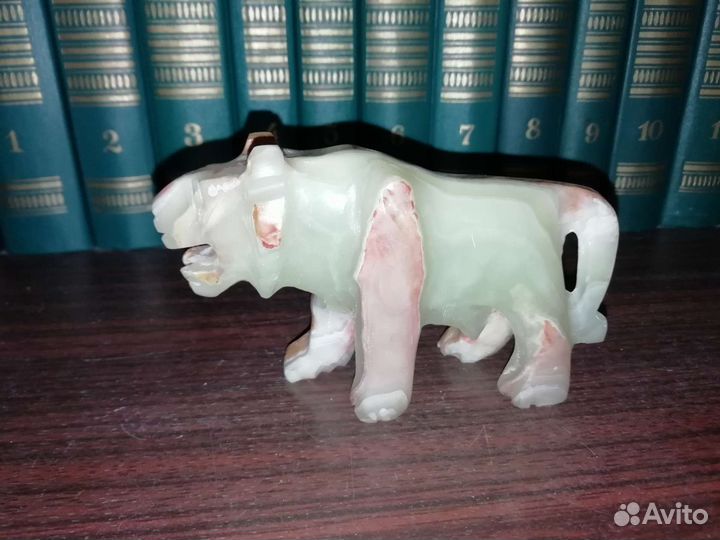 Фигурки из оникса