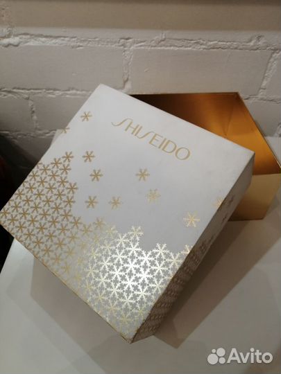 Коробки Shiseido,Clarins,Gucci,Cacharel