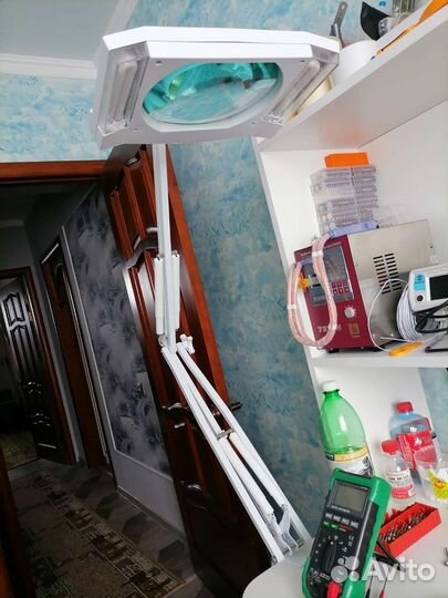 Лампа лупа на струбцине