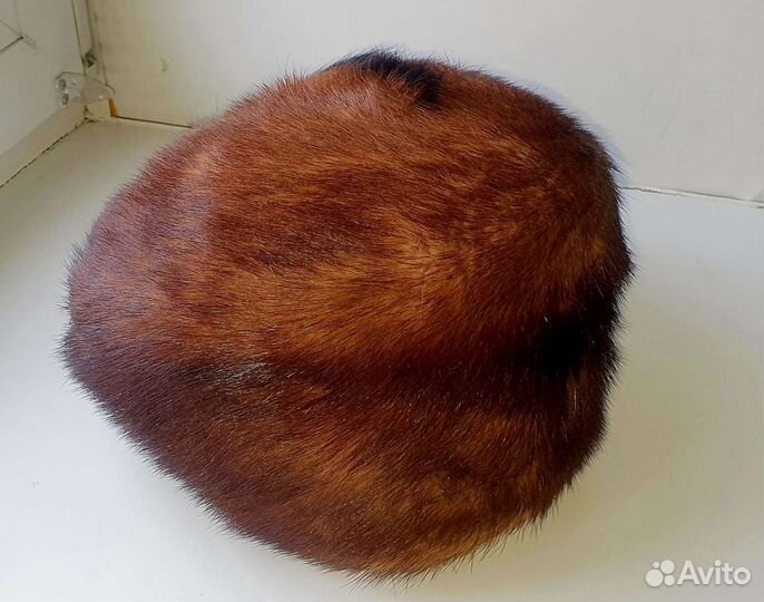 Женские меховые шапки