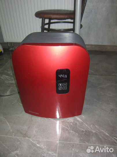 Увлажнитель мойка воздуха Electrolux ehaw 7525D