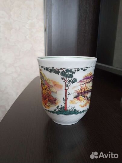 Большая фарфоровая чашка