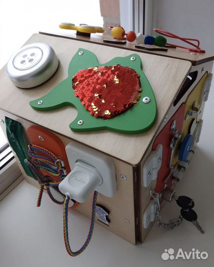 Бизиборд домик