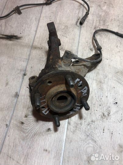 Кулак поворотный передний правый Mitsubishi