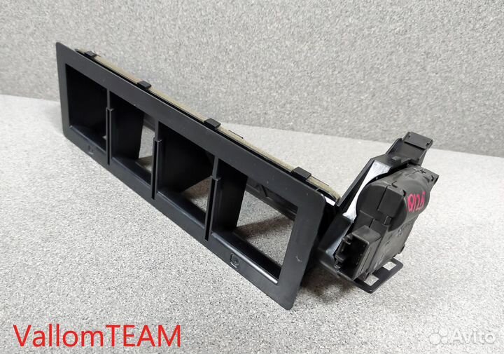 Лот Q125 Воздуховод с сервоприводом Audi Q7