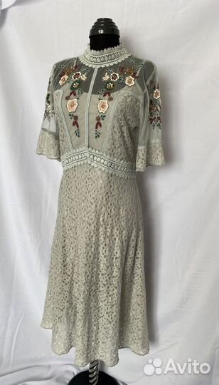 Платье с вышивкой и кружевом в винтажном стиле