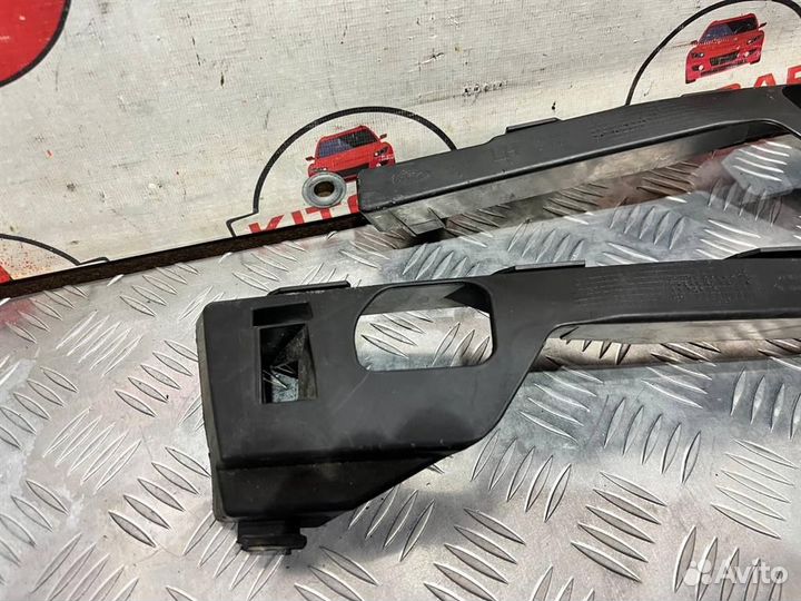 Крепление бампера под фару Ford Focus 2