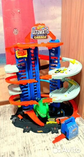 Невообразимый гараж, трек, машинки hot wheels