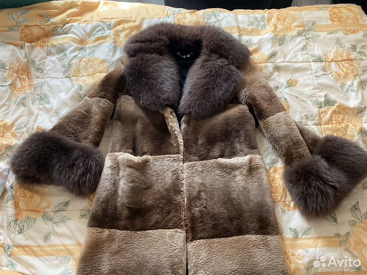 Шуба из бобра с песцовым воротником и манжетами. Р
