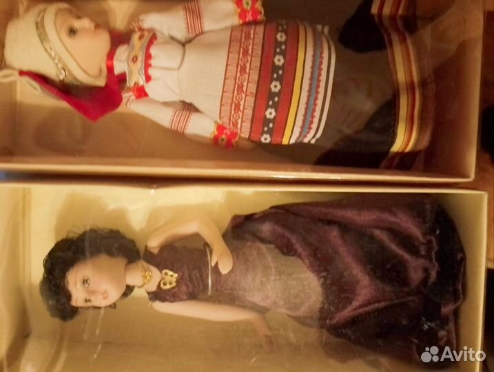 Фарфоровые куклы в костюмах народов мира