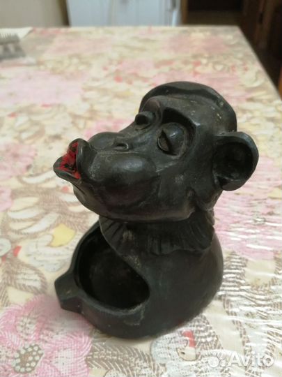 Статуэтка пепельница. Обезьяна курит