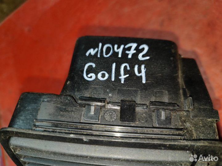 Дефлектор в торпедо левый Volkswagen Golf 4