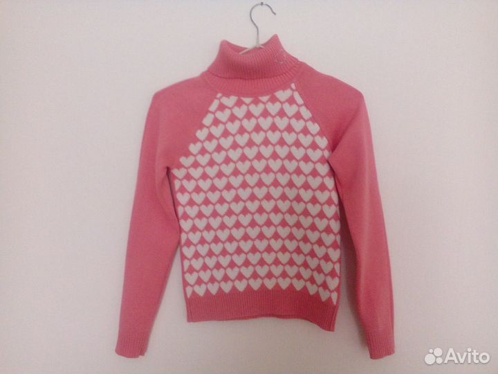 Свитер розовый с белыми сердечками