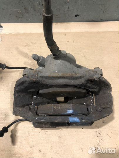 Суппорт тормозной передний правый Mercedes-Benz