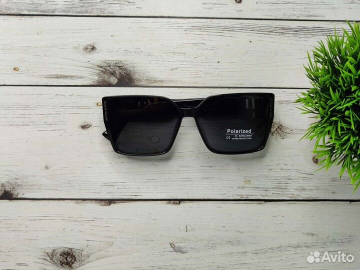 Солнцезащитные очки женские Miu Miu