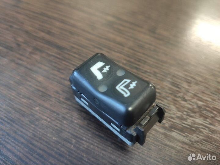 Кнопка обогрева сидений левая Mercedes G 320 4X4