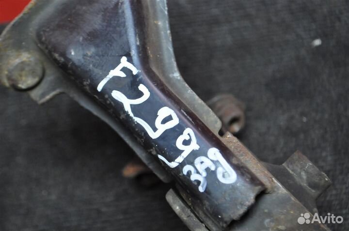 Подушка двигателя toyota corolla ZZE121