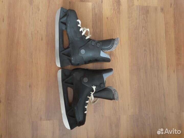 Продам коньки хокейные 