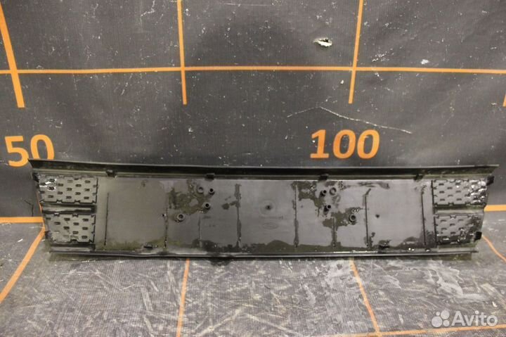 Площадка номерного знака - Ford Kuga 2