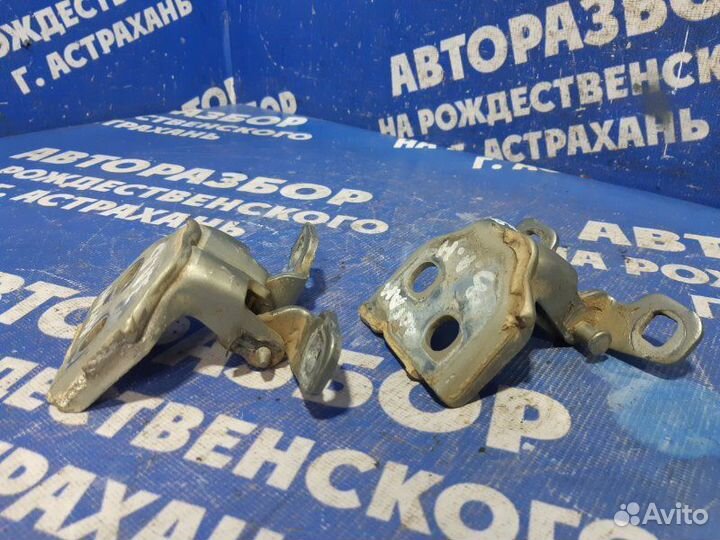 Петля двери Renault Logan 1 седан 2008